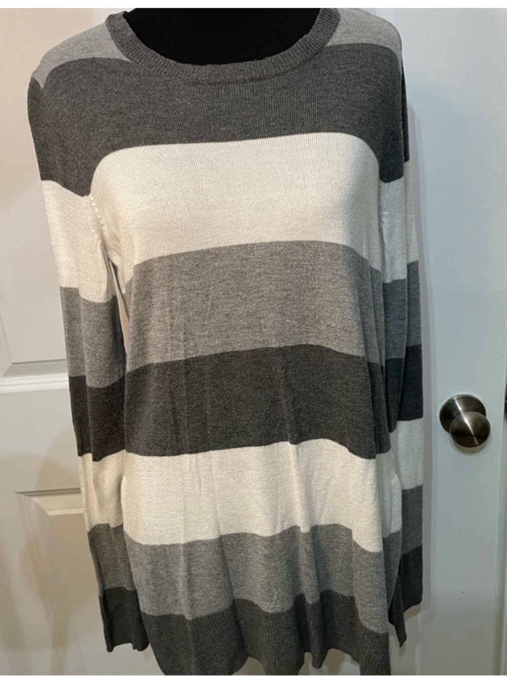 Maison Jules Gray & White Striped Crewneck Sweater size Medium CB-AQ 9/30/26